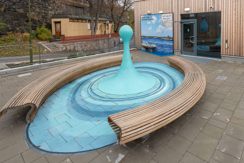 D5A_0048: Konstinstallation "Vattendroppen" på BSSC, Skansen / Art installation "Water drop" at BSSC, Skansen