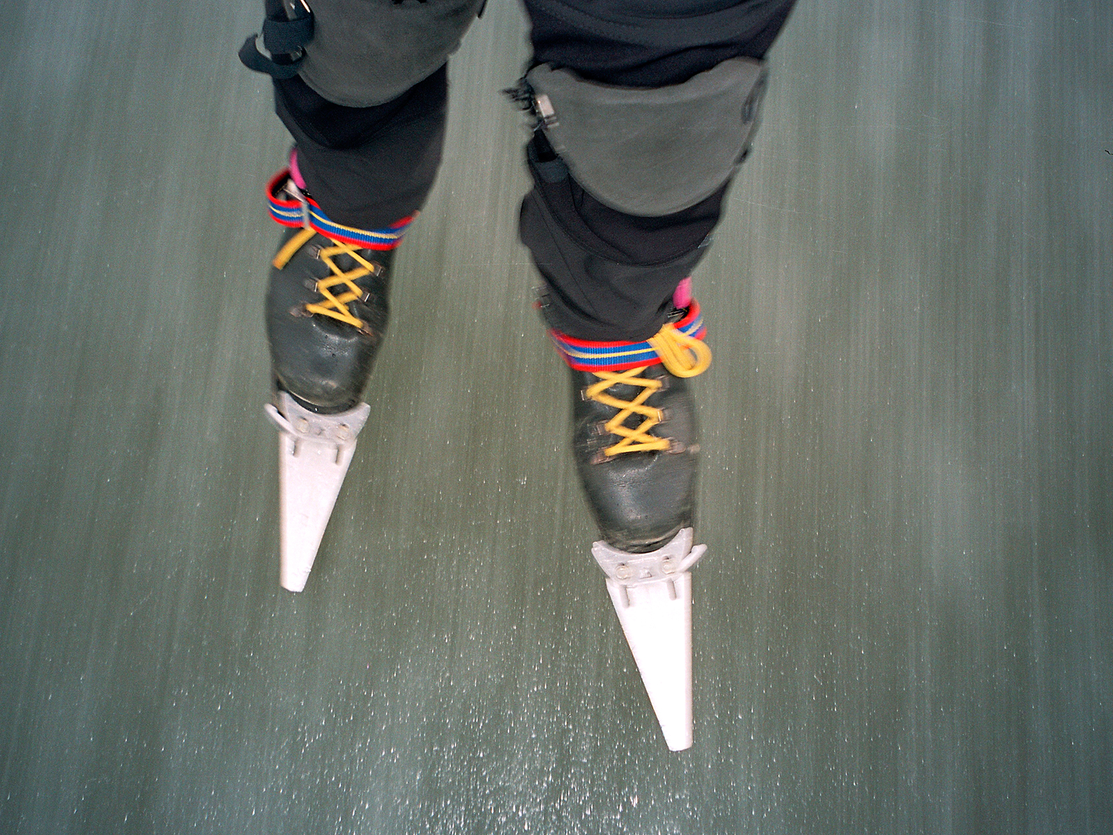 Fixed-heel+skates