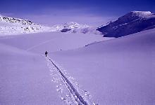 Towards Naevertind, looking back to Isvatnet